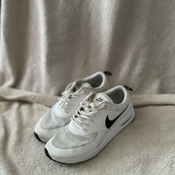 Nike Shoes - Women’s Nike AirMax Thea